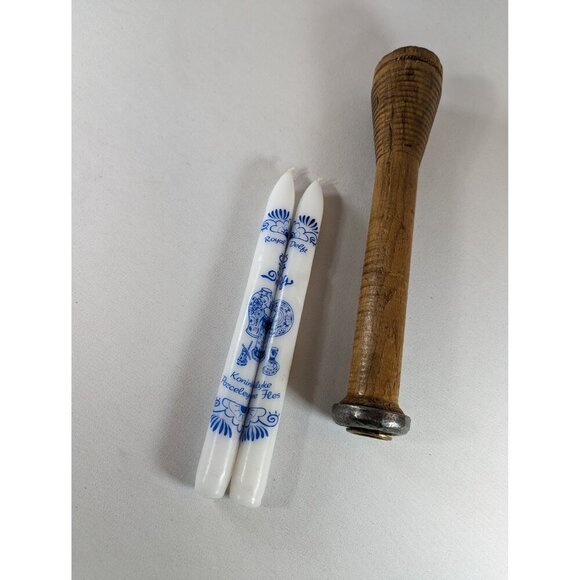 Antique yarn bobbin candlestick holder + 2 Delft blue candles Porceleyne fles, - Picture 8 of 10
